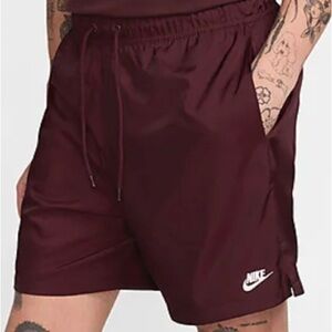 NWT Nike Club
Men's Woven Flow Shorts